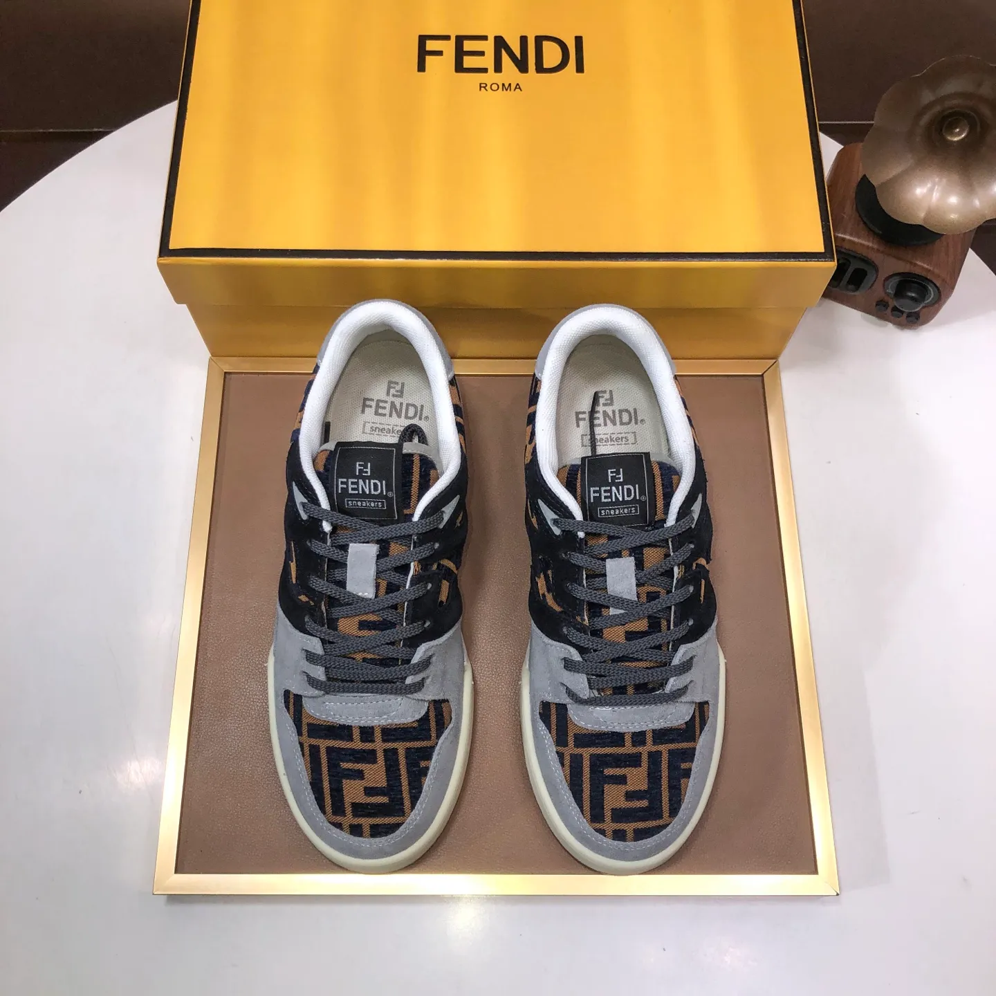 Men's men's shoes 💰600💰 Fendi 2023 latest couple model 🔥 Many 💑 stars have the same style FD match Original one-to-one replica Designer Kim Jones's first sneaker fendi match and Donkey brand Trainer basketball sneakers Material: Original silk leather Lining: Breathable mesh Packaging: Original 1:1 matching high-end packaging Size: Female 35-40 Male 38-44 (45 46. Custom-made (no return or exchange)